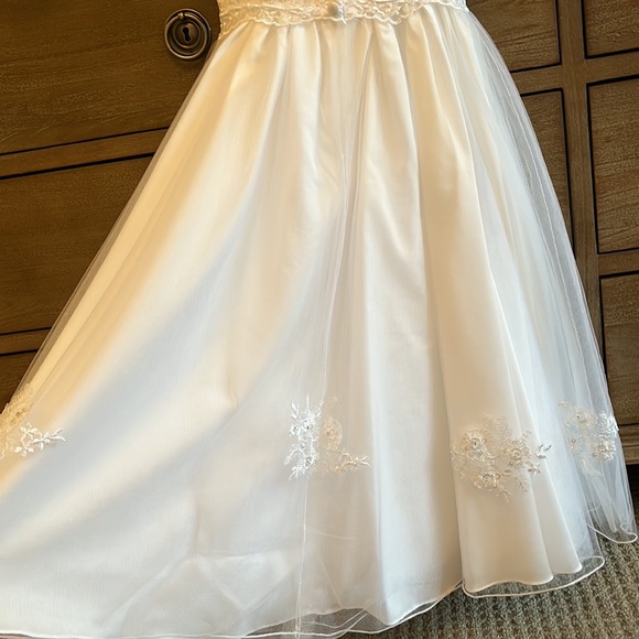 Lauren Marie First Communion Dress, Size 5 - Picture 7 of 16